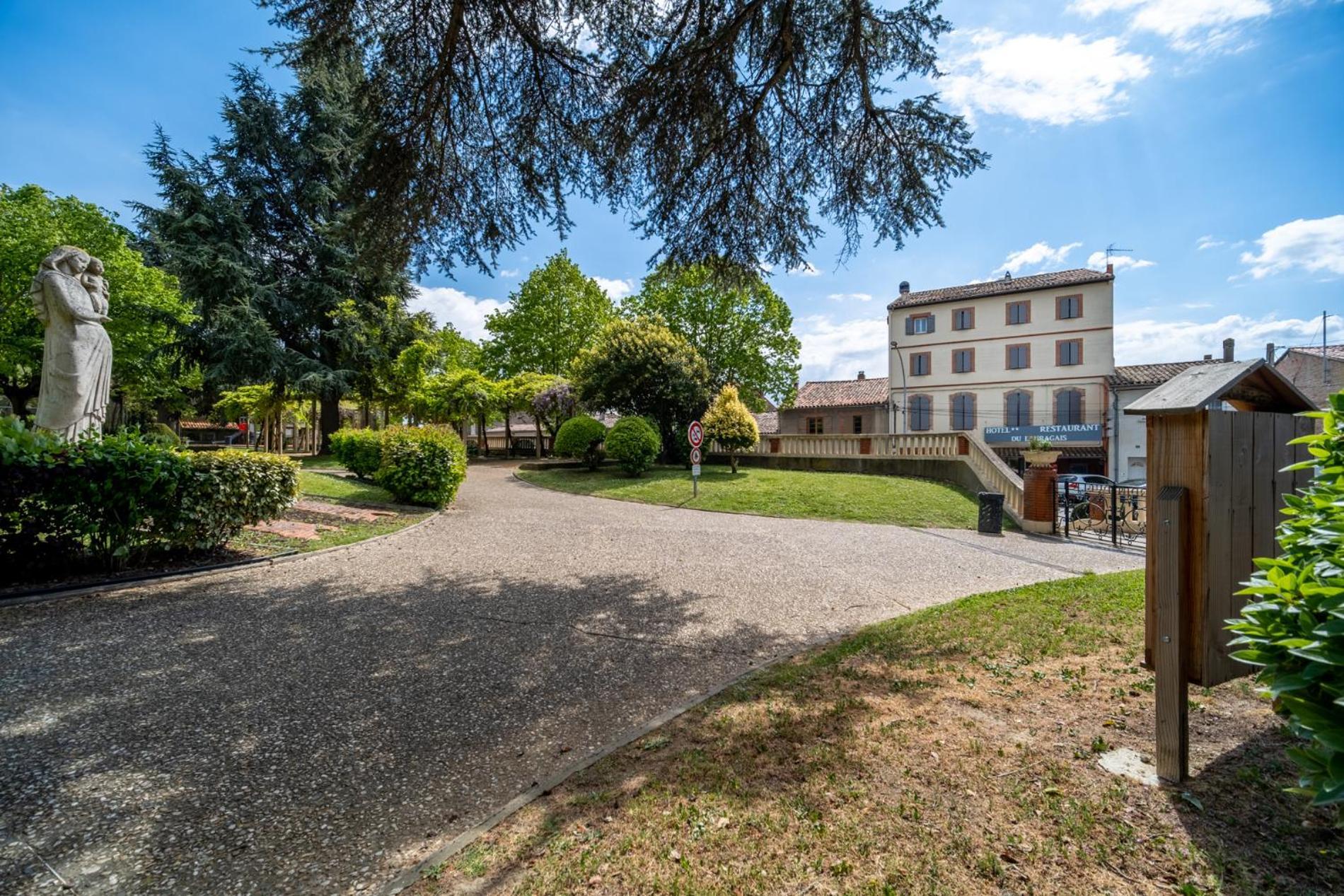 Hotel Restaurant Du Lauragais Logis De France Villefranche-de-Lauragais Bagian luar foto