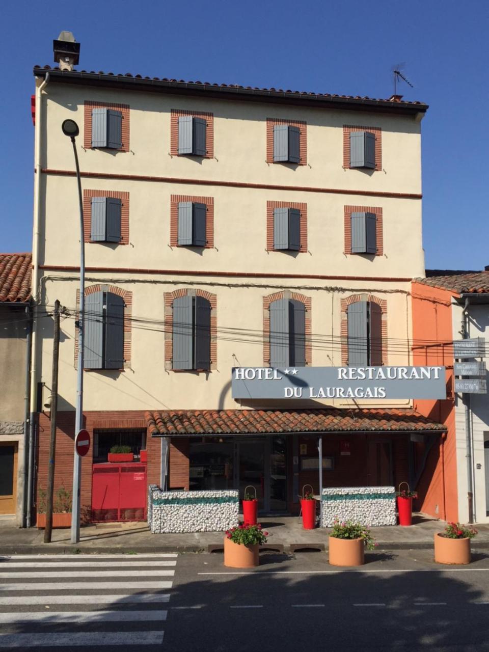Hotel Restaurant Du Lauragais Logis De France Villefranche-de-Lauragais Bagian luar foto